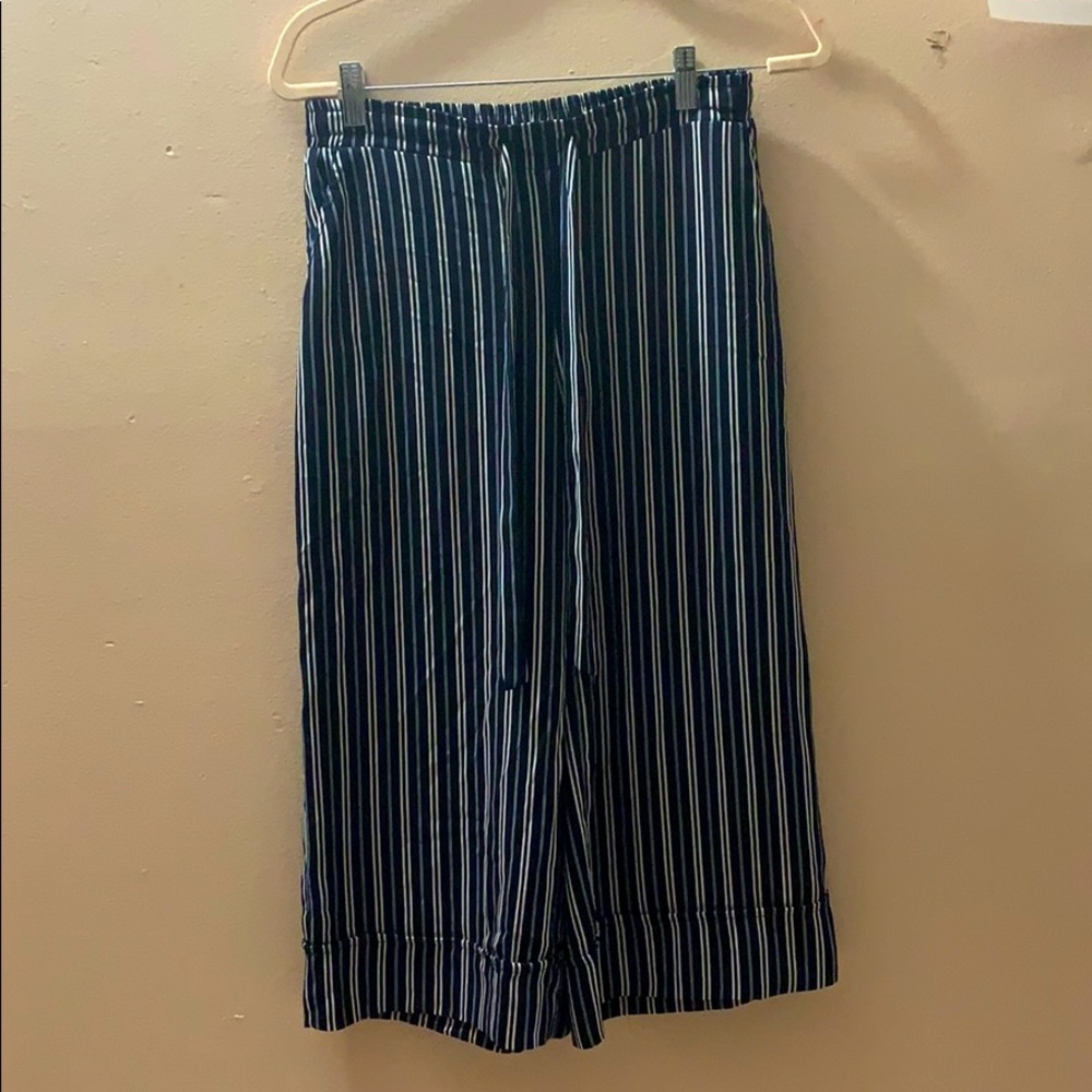 Wide leg trousers with tie and pockets
